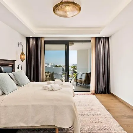 V - Chic 6-bedroom In Olivos, Марбелья