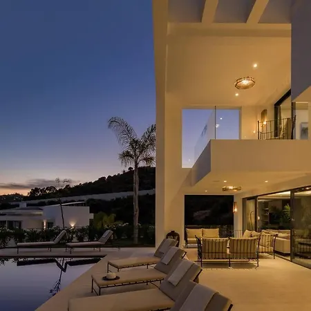 V - Chic 6-bedroom In Olivos, ヴィラ マルベーリャ